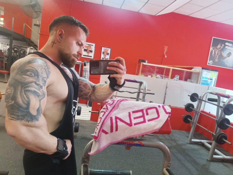 Entrenamiento personalizado , dietas individualizadas y seguimiento mensual. El plan es que se adapte a ti , no tu al plan.